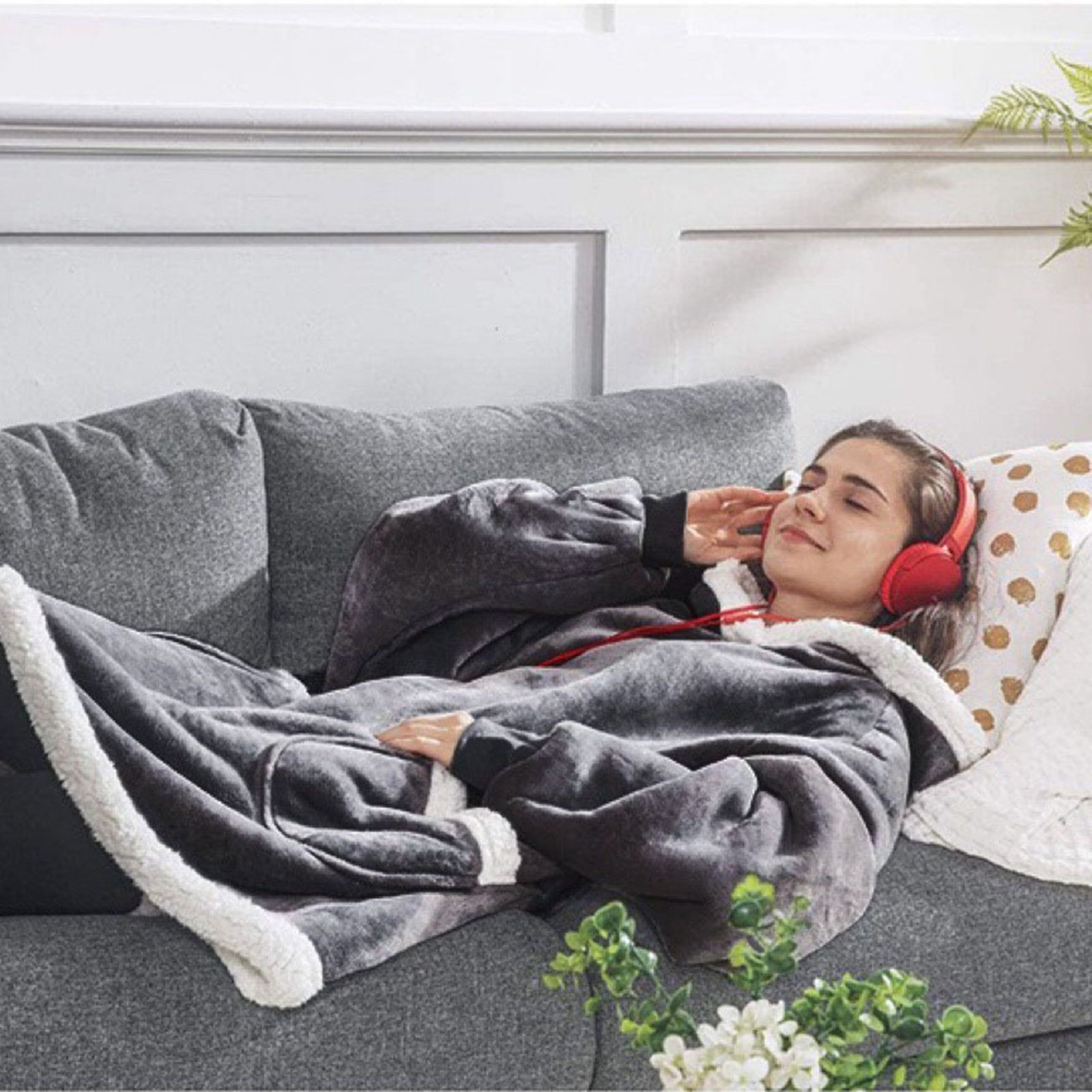 Wearable Fleece Hooded Blanket with Pocket